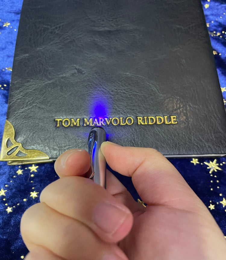 Tom Riddle‘ s notebook with magic pen